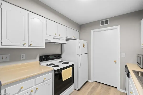 $129,900 | 2250 Sunderland Road, Unit 23B, Winston-Salem, NC 27103