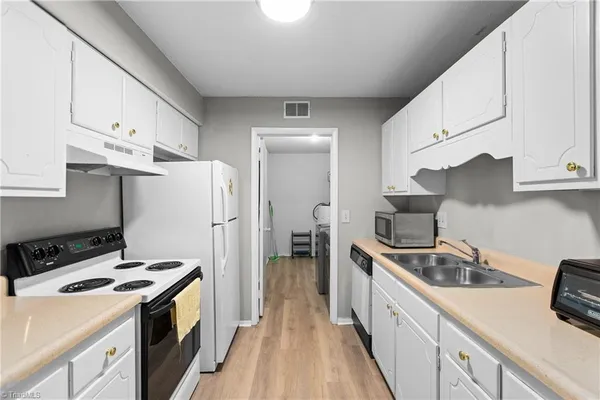 $129,900 | 2250 Sunderland Road, Unit 23B, Winston-Salem, NC 27103