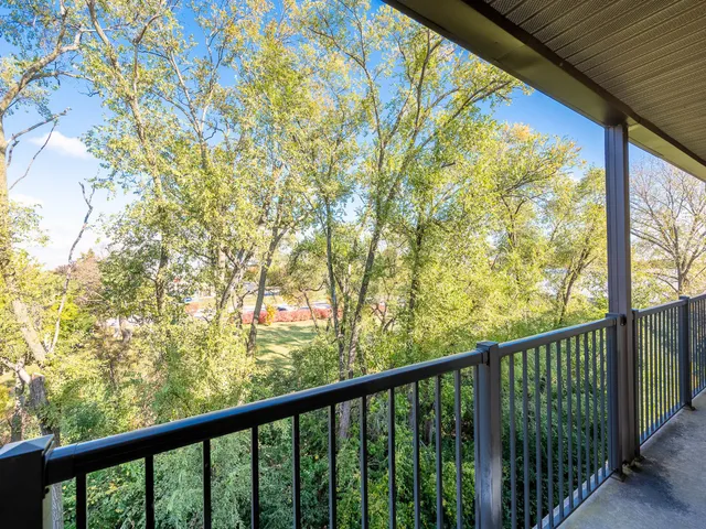 $294,900 | 3050 Pheasant Creek Drive, Unit 407, Northbrook, IL 60062