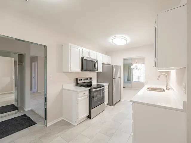 $294,900 | 3050 Pheasant Creek Drive, Unit 407, Northbrook, IL 60062