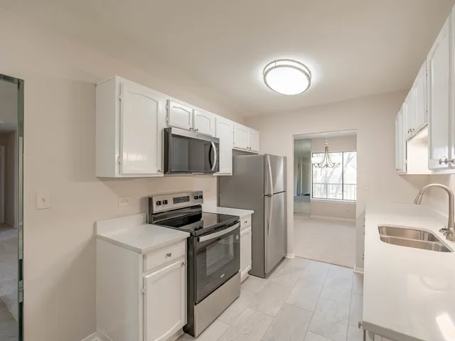 $294,900 | 3050 Pheasant Creek Drive, Unit 407, Northbrook, IL 60062