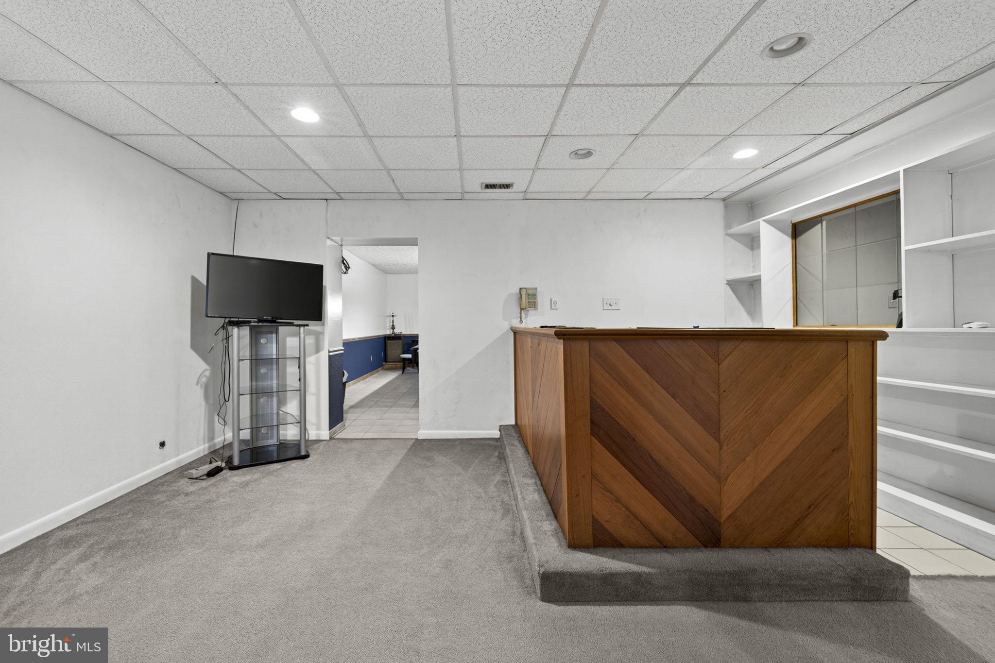 41726 Stumptown Road Leesburg, VA 20176 - Photo 36 of 91 Lower Level Bar / Entertaining Area