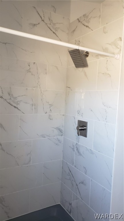 11722 Suzette Road Yucca, AZ 86438 - Photo 12 of 29 a bathroom with a shower