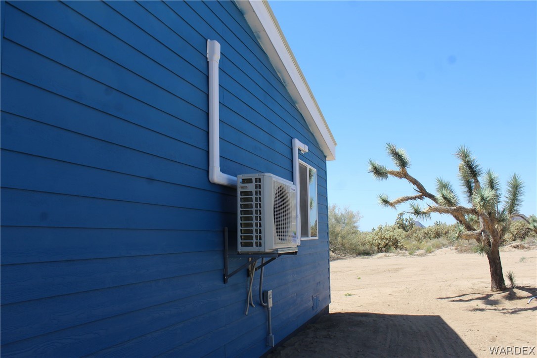 11722 Suzette Road Yucca, AZ 86438 - Photo 21 of 29 a backyard of a house