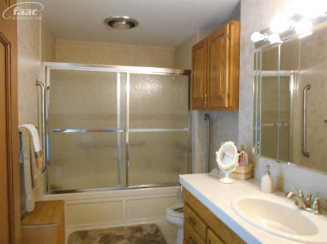 4289 North Center Road Flint, MI 48506 - Photo 20 of 37 20449525-21.JPG