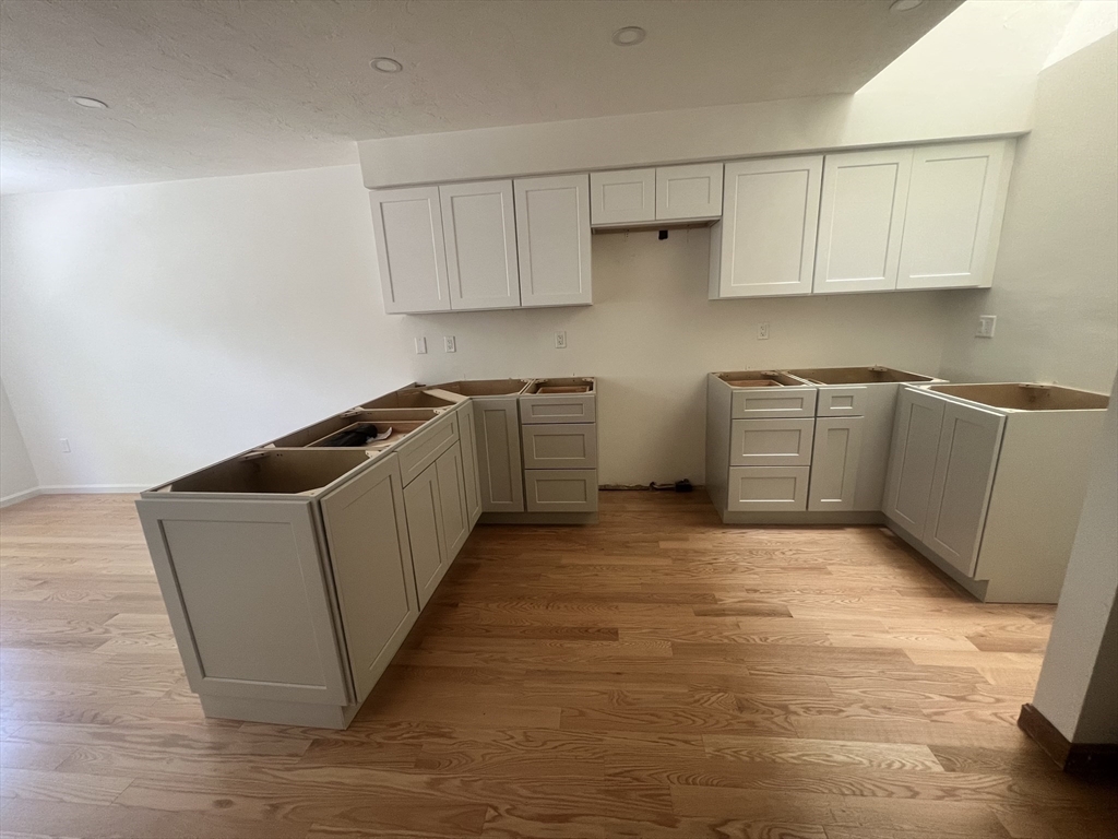 105 Beaconsfield Road, Unit 105 Brookline, MA 02445 - Photo 3 of 14