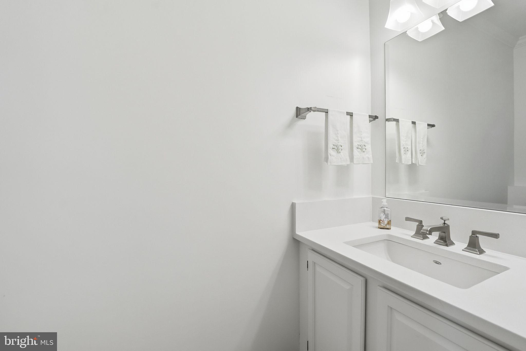 207B Locust Street Southeast Vienna, VA 22180 - Photo 16 of 33 Powder room