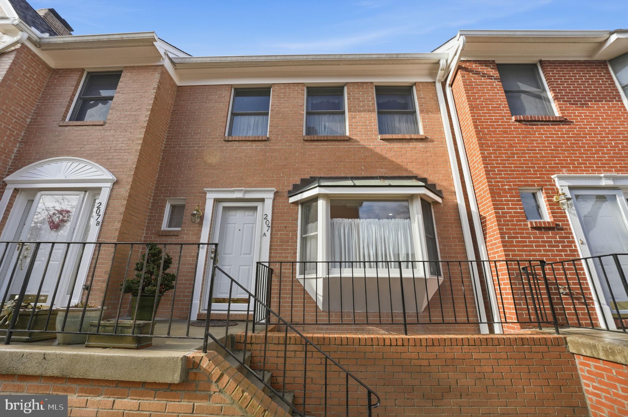 207B Locust Street Southeast Vienna, VA 22180 - Photo 2 of 33