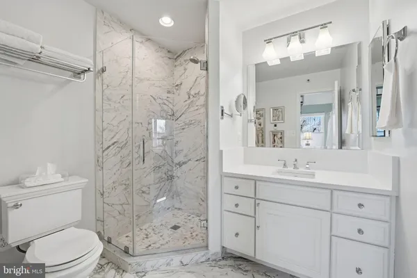 $753,750 | 207B Locust Street Southeast, Vienna, VA 22180