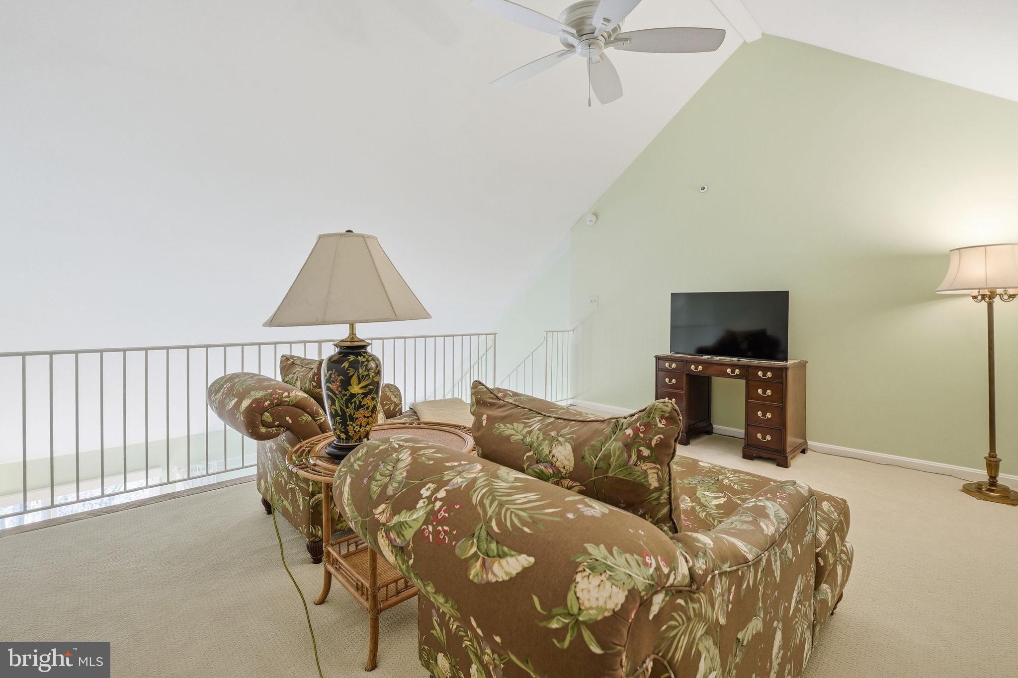 207B Locust Street Southeast Vienna, VA 22180 - Photo 22 of 33 Loft with vaulted ceiling