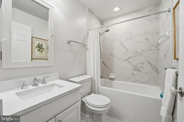 $753,750 | 207B Locust Street Southeast, Vienna, VA 22180
