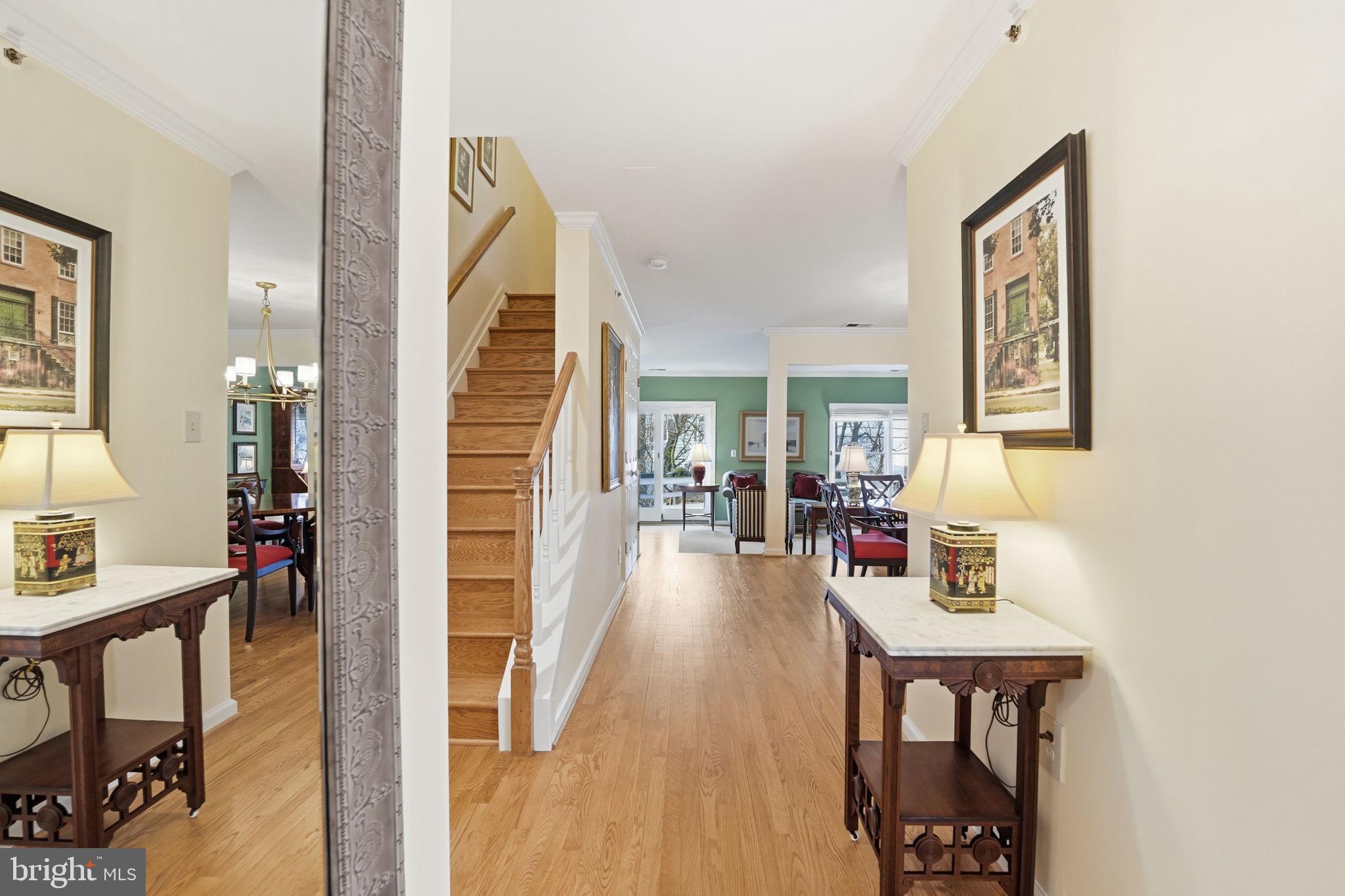 207B Locust Street Southeast Vienna, VA 22180 - Photo 4 of 33 Entryway