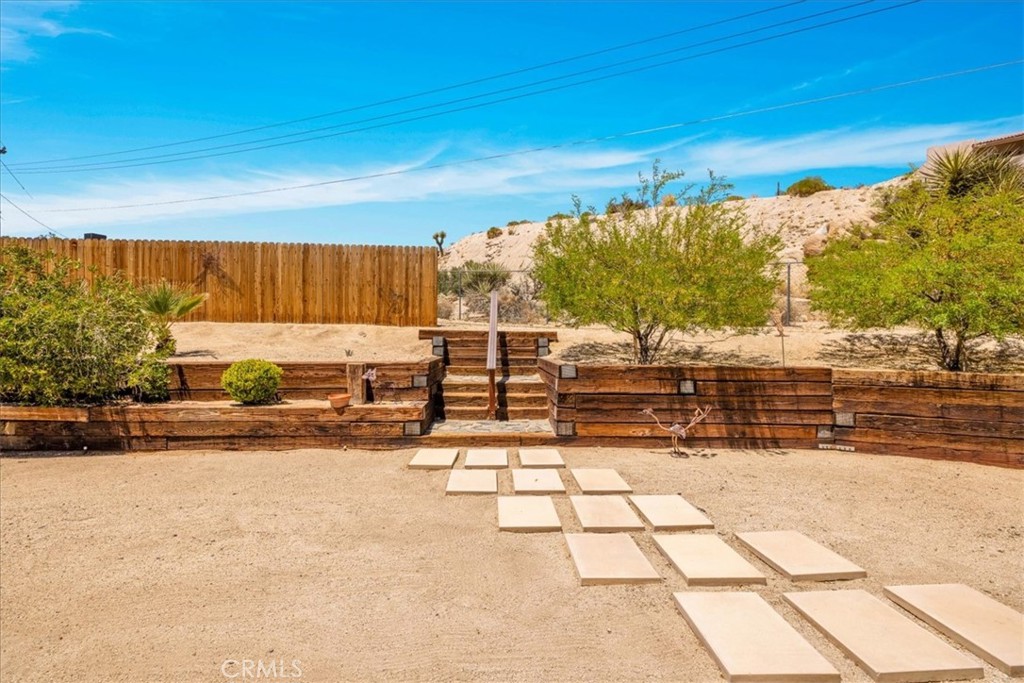 57490 Redondo Street Yucca Valley, CA 92284 - Photo 37 of 60 a view of a terrace