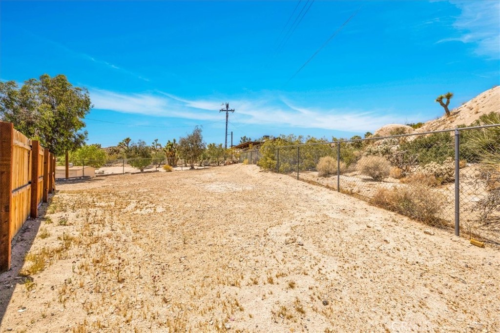 57490 Redondo Street Yucca Valley, CA 92284 - Photo 44 of 60