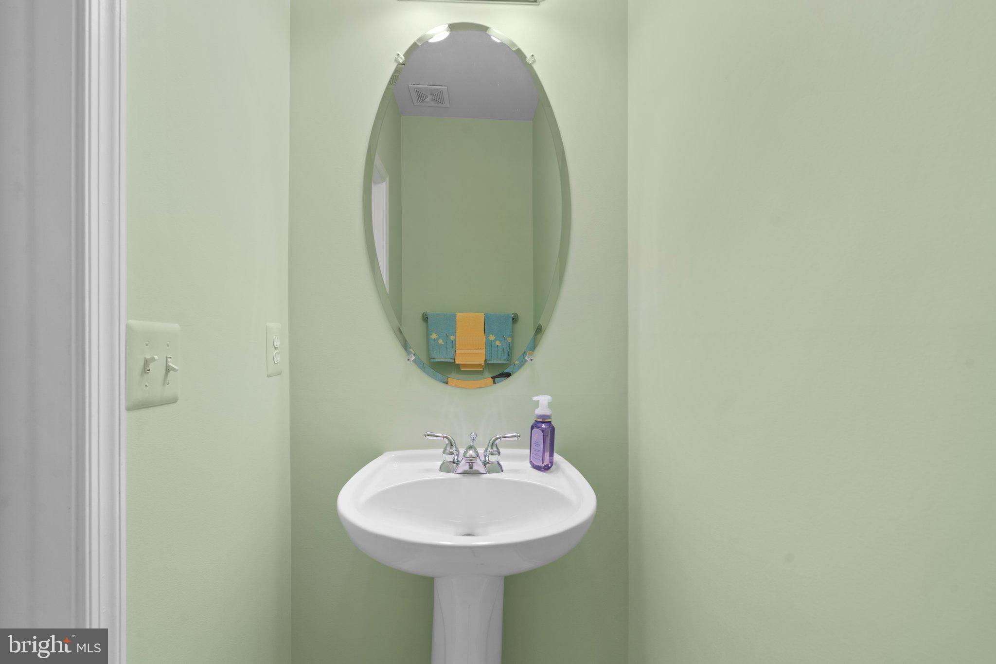 708 Ridgemont Avenue Rockville, MD 20850 - Photo 22 of 51 Powder Room