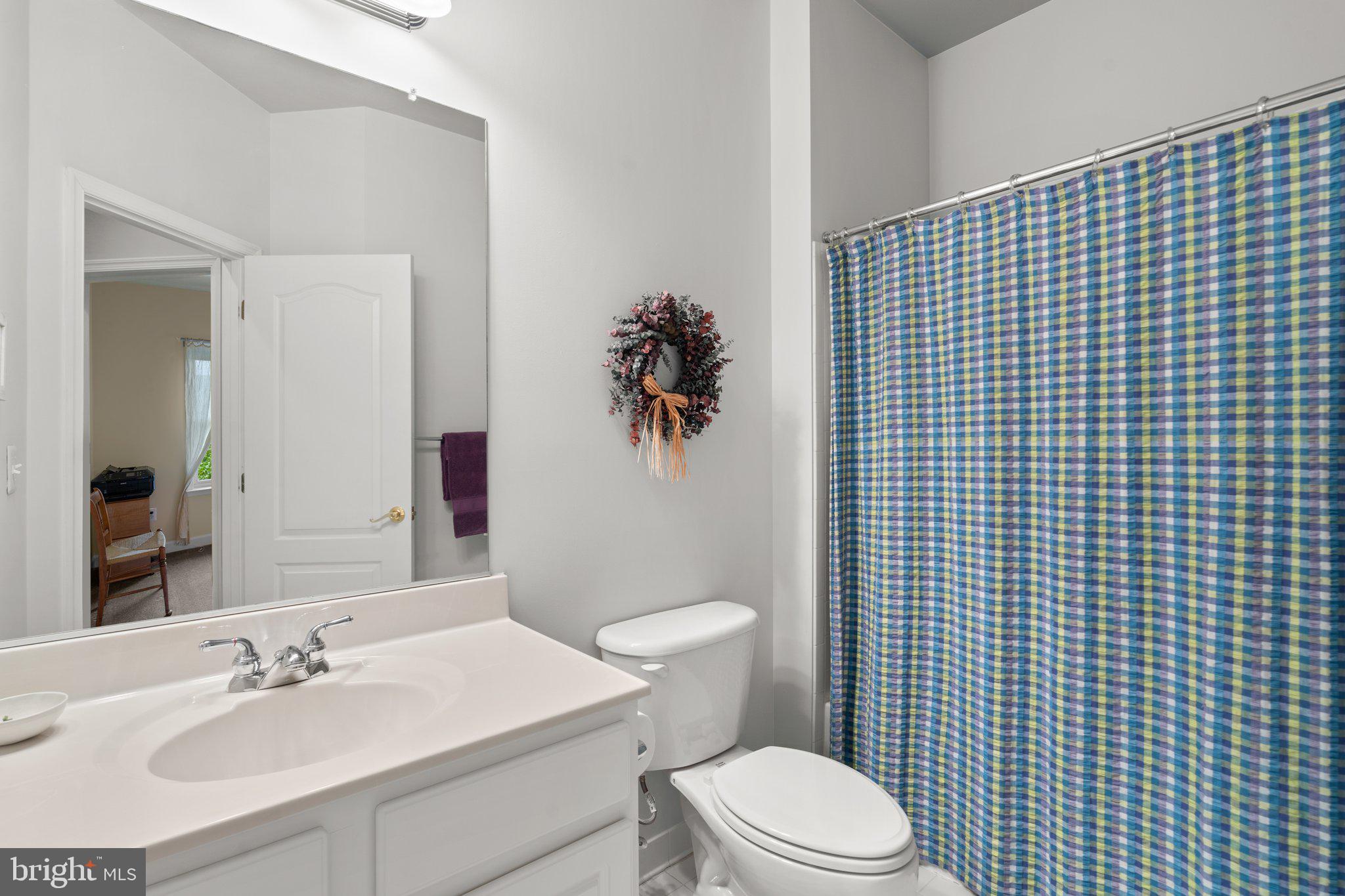 708 Ridgemont Avenue Rockville, MD 20850 - Photo 33 of 51 Hall Bathroom with shower/tub combo