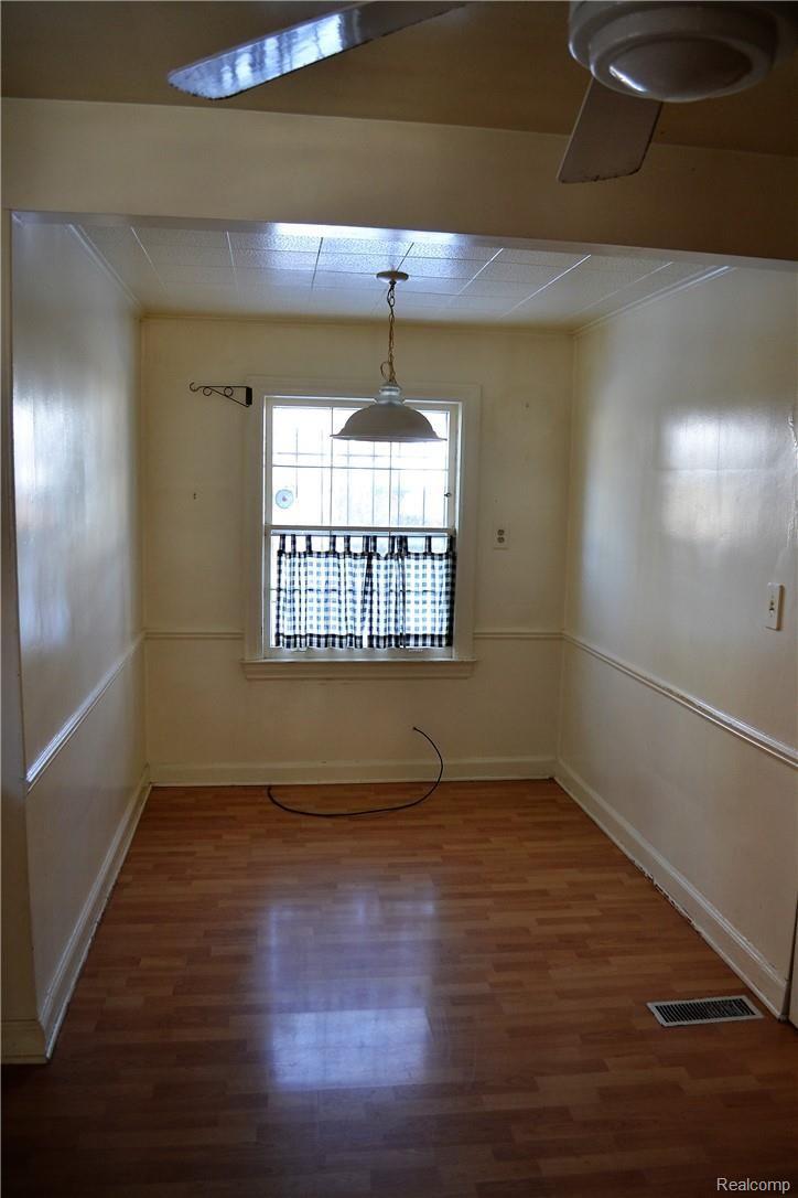 16544 Huntington Road Detroit, MI 48219 - Photo 12 of 16 Breakfast Nook.JPG