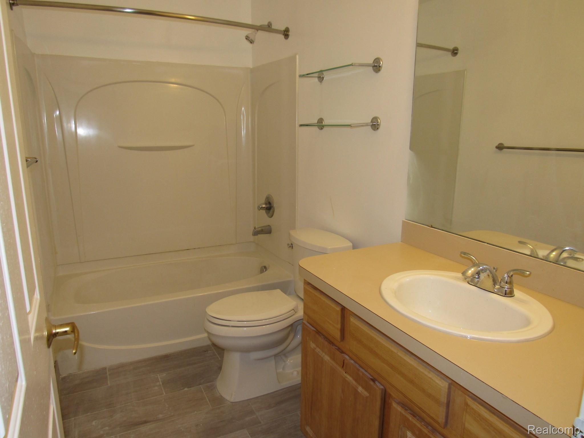 1125 Eureka Road, Unit 203 Wyandotte, MI 48192 - Photo 14 of 17 1125 EUREKA #203