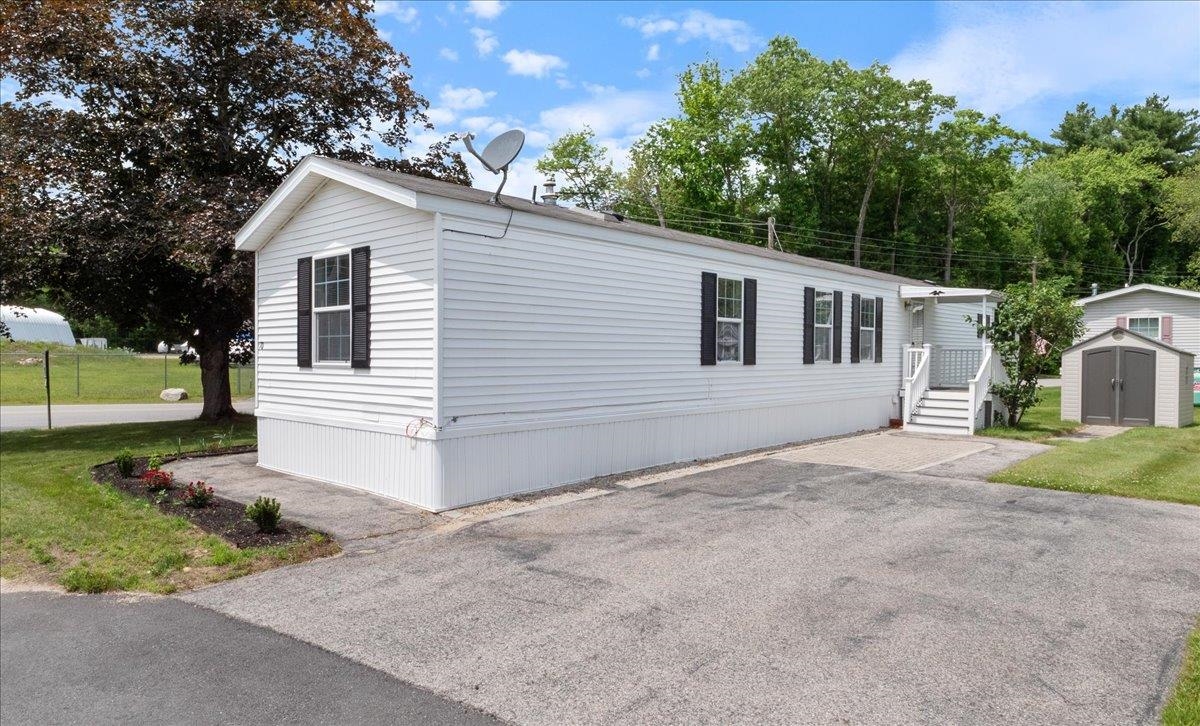 70 Caddy Drive Salem, NH 03079 - Photo 3 of 29