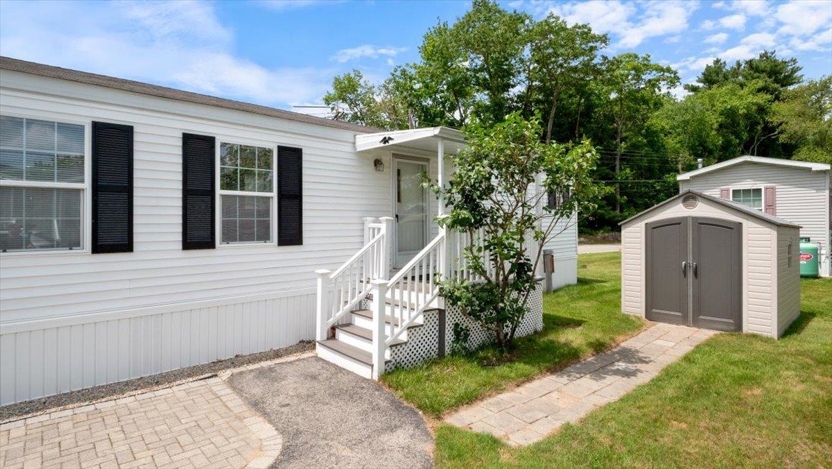 70 Caddy Drive Salem, NH 03079 - Photo 4 of 29