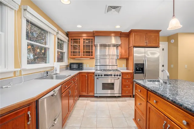 $5,000 | 14 Betty Hill Road, Narragansett, RI 02882