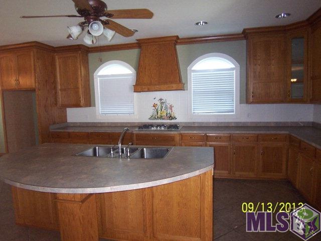747 Highway 653 Raceland, LA 70394 - Photo 3 of 18 Kitchen