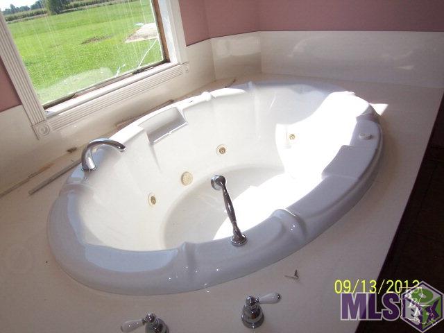 747 Highway 653 Raceland, LA 70394 - Photo 6 of 18 Master Bathroom
