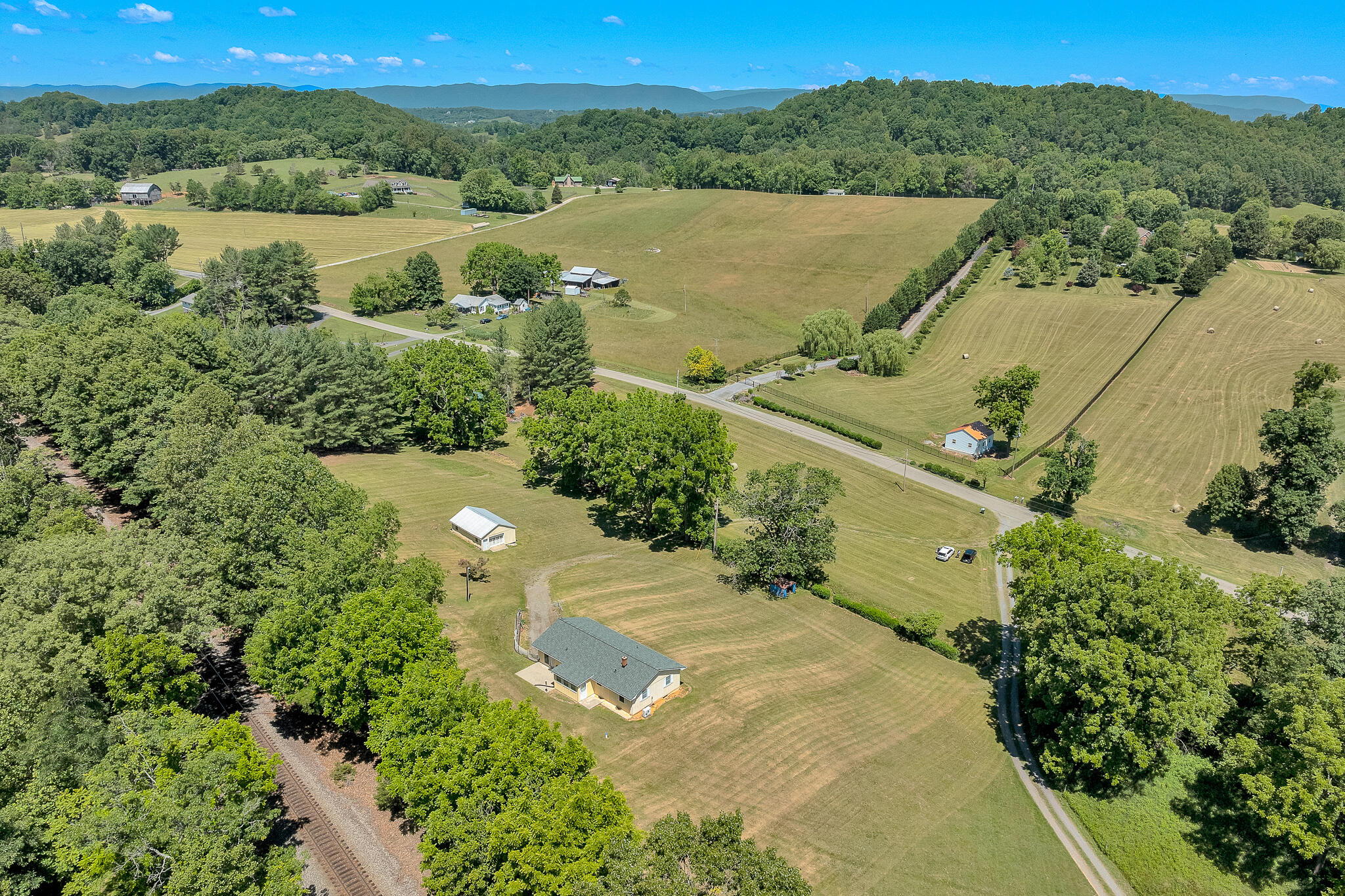 1944 Nace Road Fincastle, VA 24090 - Photo 5 of 37 02-VM-0594