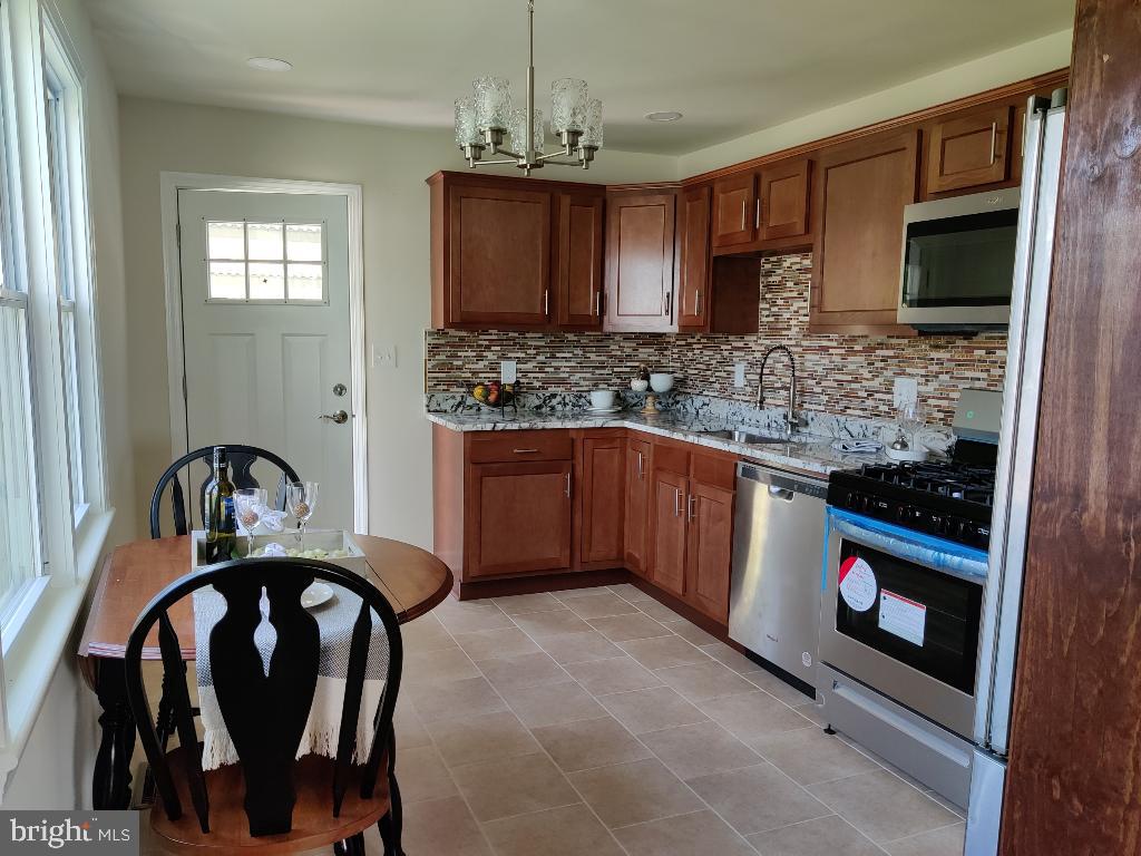 802 South Woodlynn Road Baltimore, MD 21221 - Photo 10 of 65 Gallery Image 10