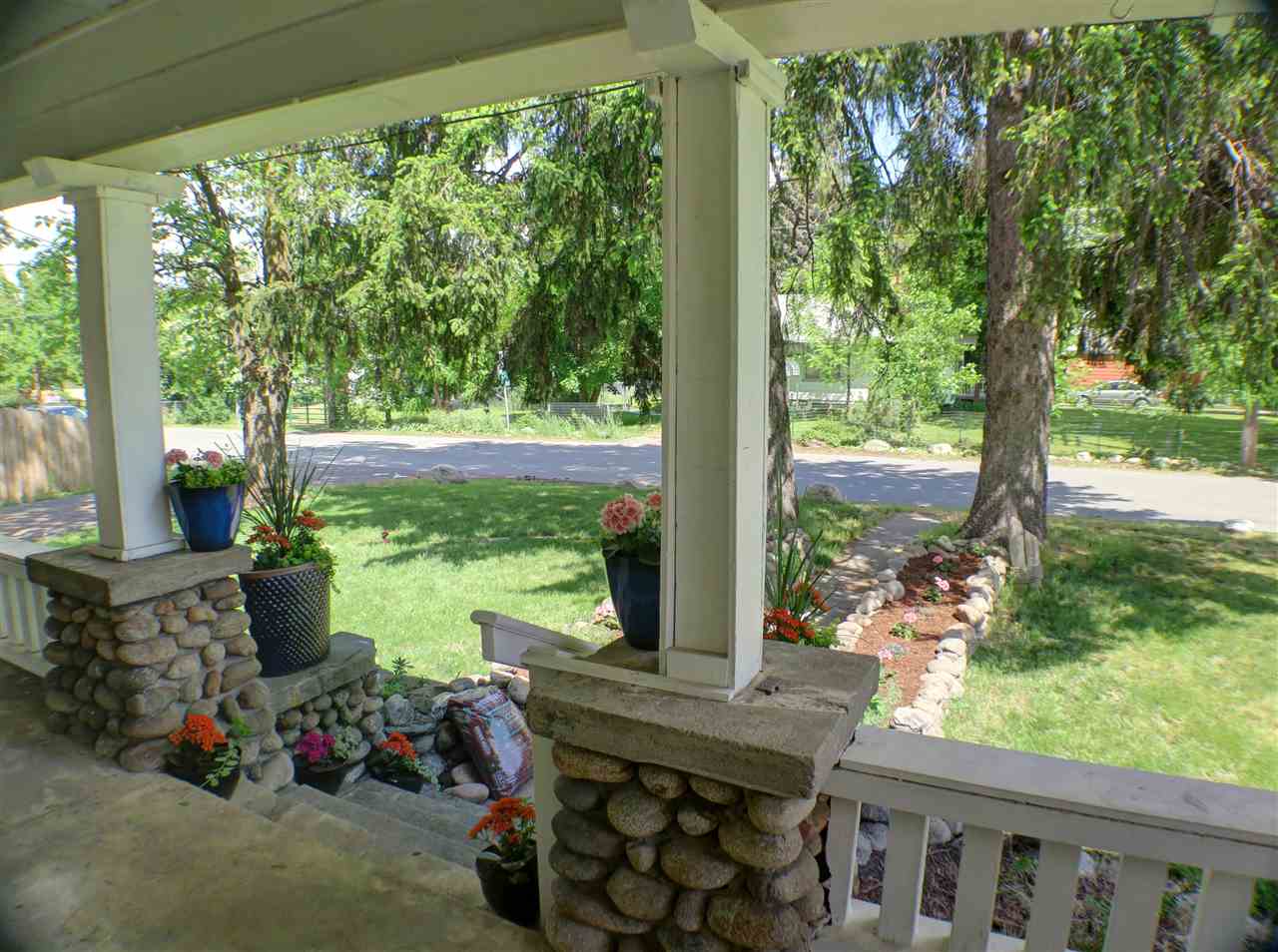 807 North Locust Road Spokane Valley, WA 99206 - Photo 2 of 20