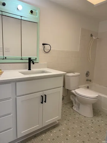 $2,300 | 404 South Hickory Drive, Bloomington, IN 47403