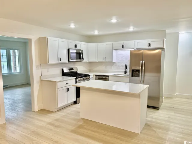 $2,300 | 404 South Hickory Drive, Bloomington, IN 47403