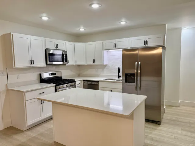 $2,300 | 404 South Hickory Drive, Bloomington, IN 47403