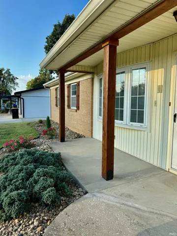 $2,300 | 404 South Hickory Drive, Bloomington, IN 47403