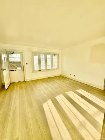 $2,300 | 404 South Hickory Drive, Bloomington, IN 47403