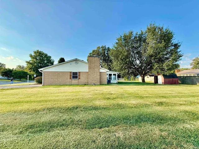 $2,300 | 404 South Hickory Drive, Bloomington, IN 47403