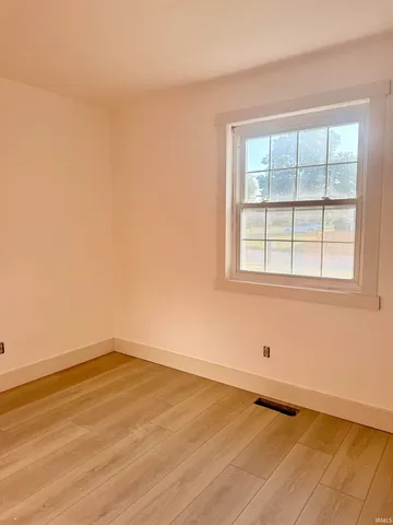 $2,300 | 404 South Hickory Drive, Bloomington, IN 47403