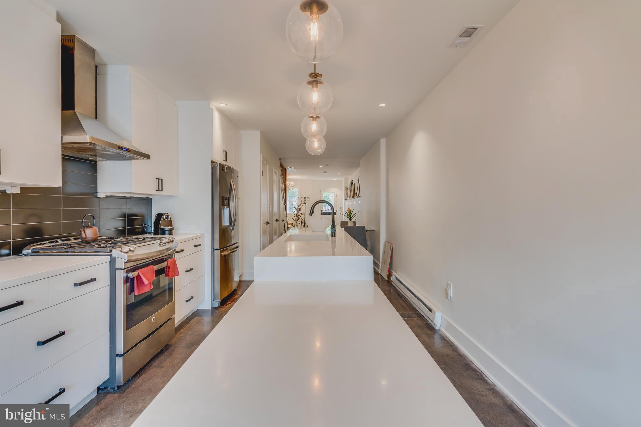 445 Ridge Street Northwest Washington, DC 20001 - Photo 11 of 49