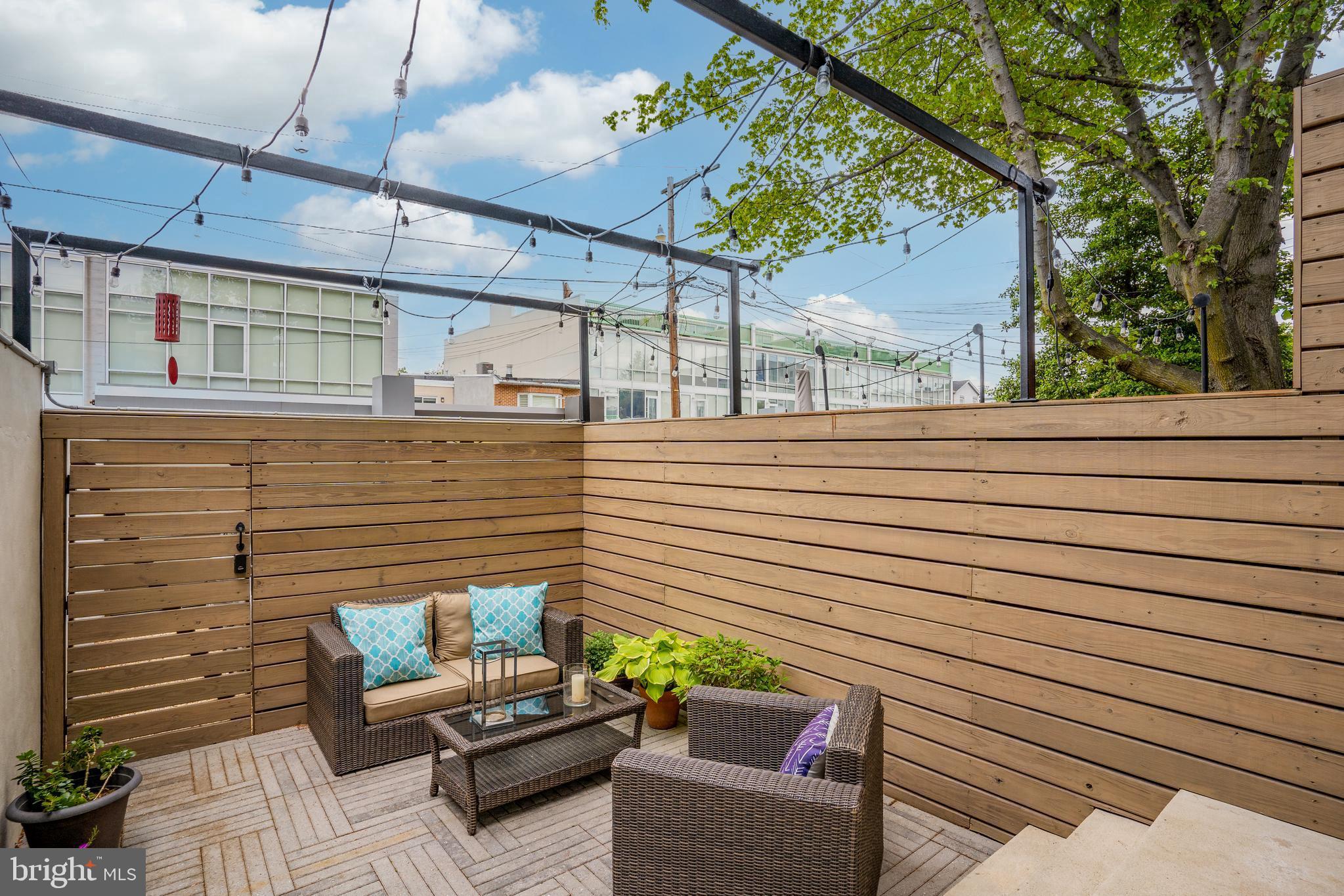 445 Ridge Street Northwest Washington, DC 20001 - Photo 17 of 49