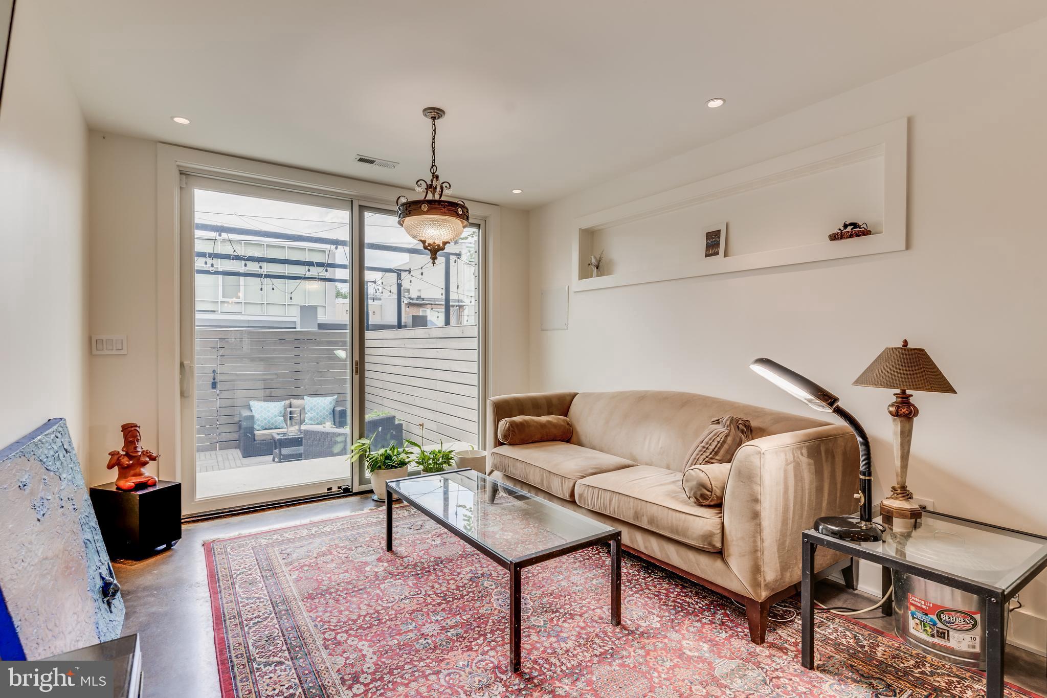 445 Ridge Street Northwest Washington, DC 20001 - Photo 18 of 49