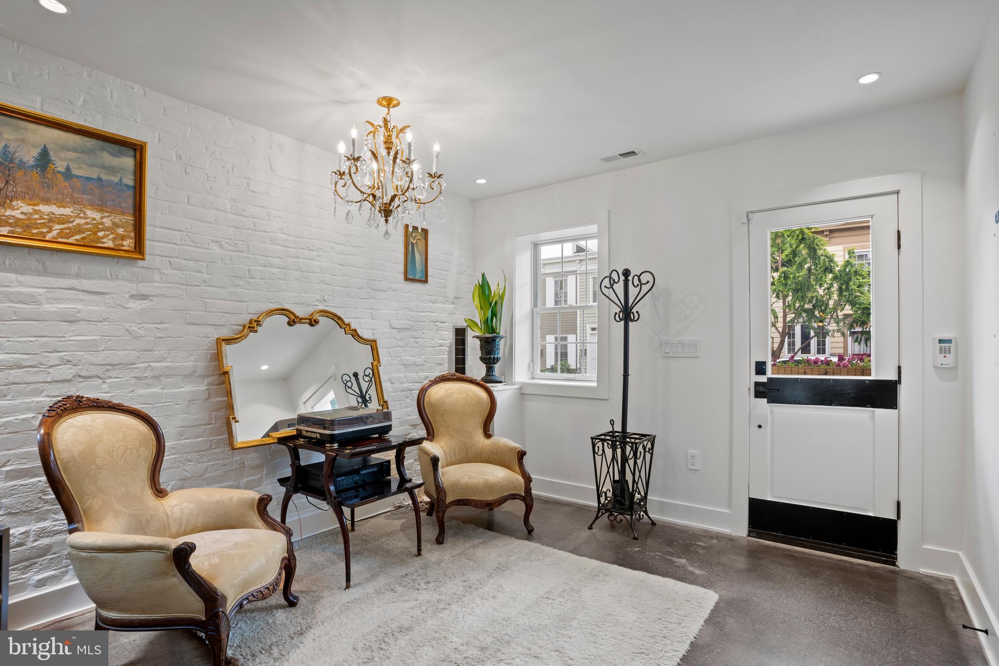 445 Ridge Street Northwest Washington, DC 20001 - Photo 3 of 49