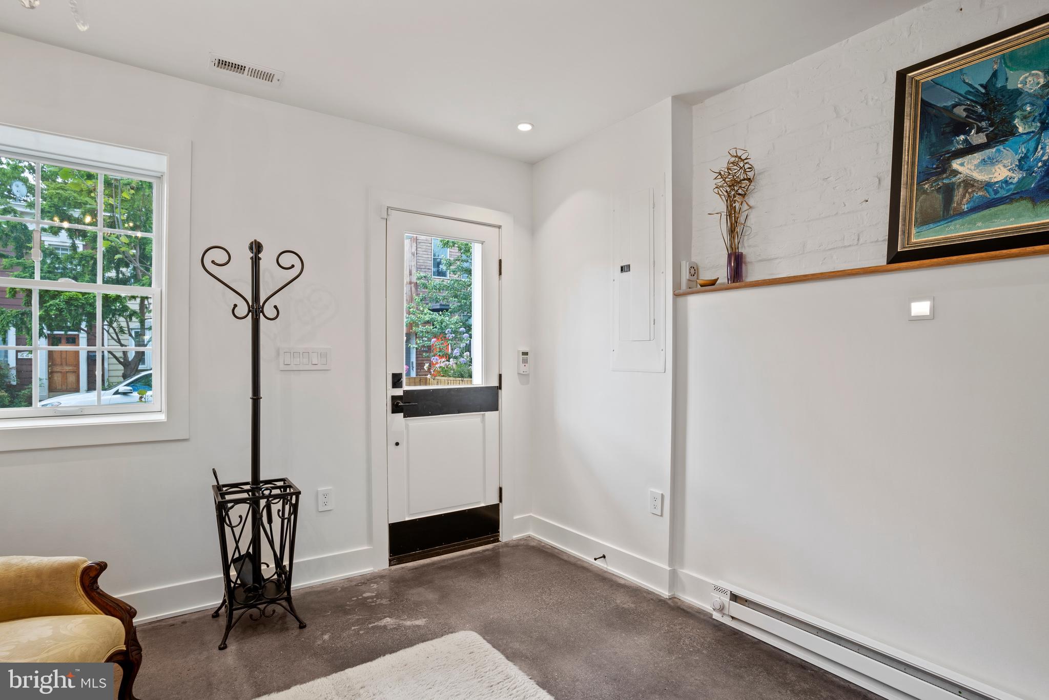 445 Ridge Street Northwest Washington, DC 20001 - Photo 5 of 49