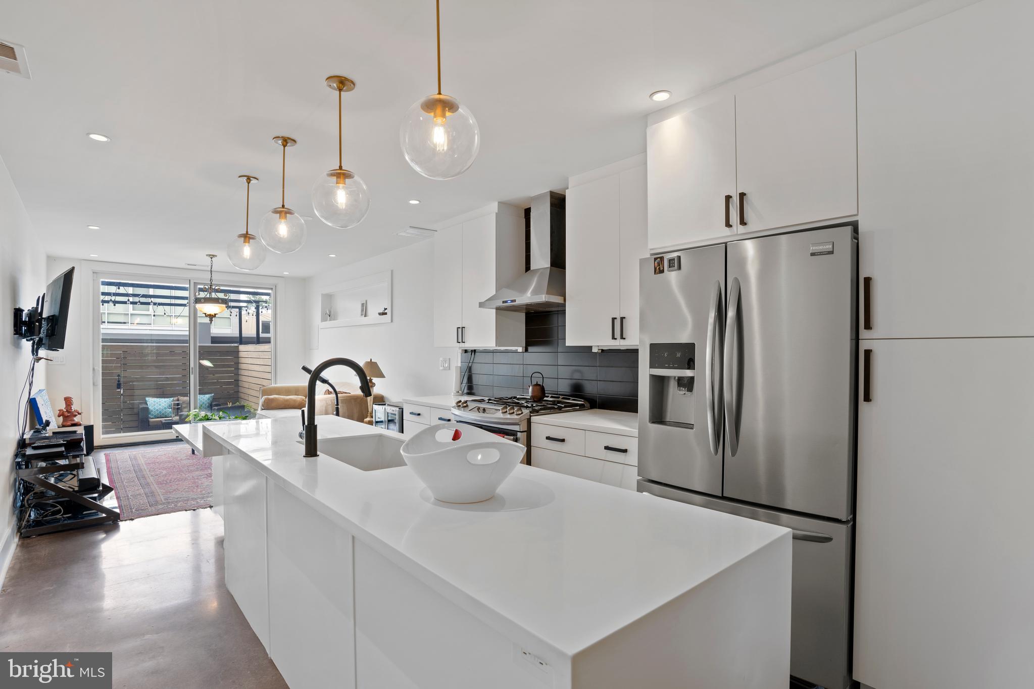 445 Ridge Street Northwest Washington, DC 20001 - Photo 10 of 49