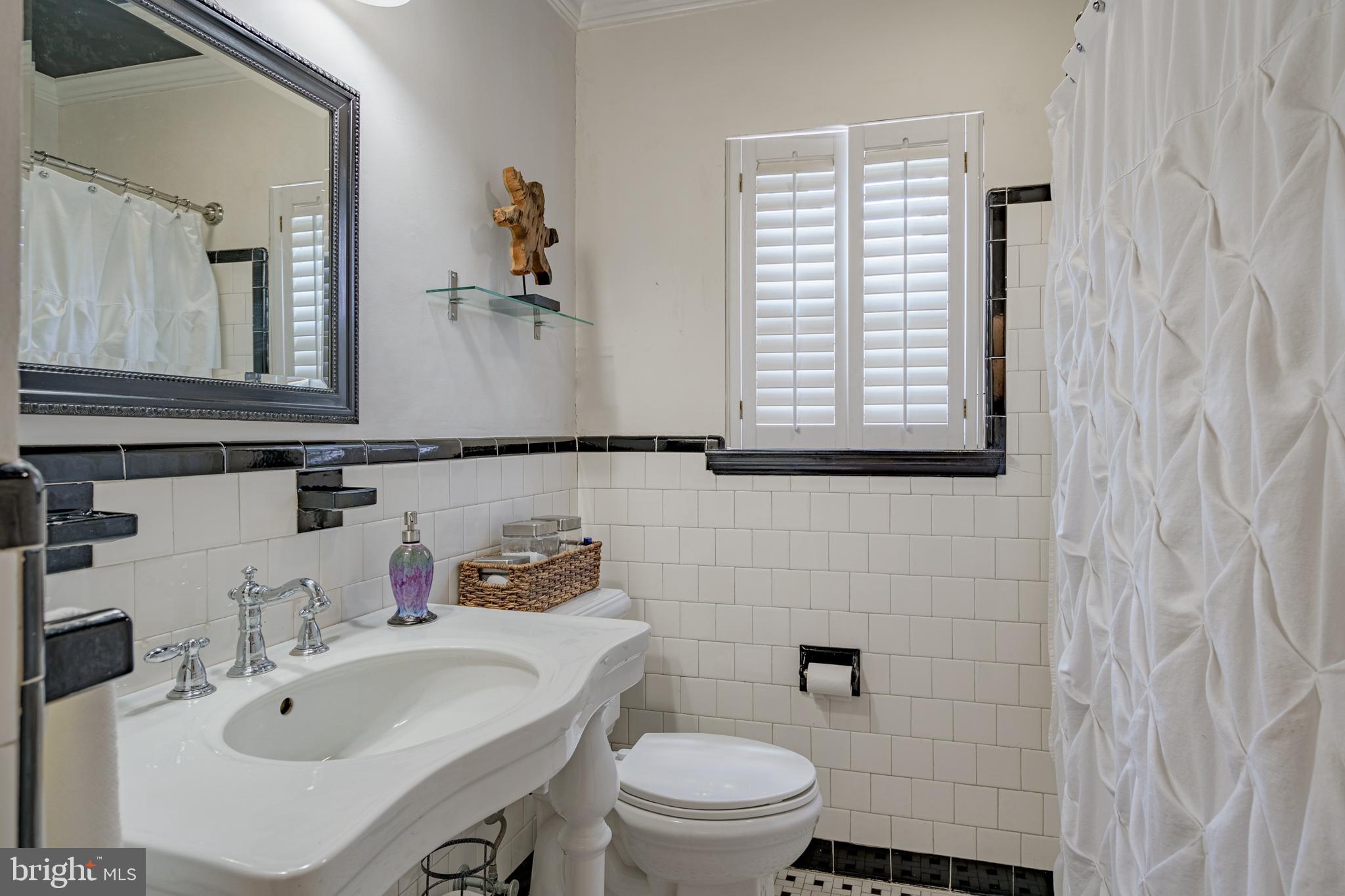 7110 Bristol Road Baltimore, MD 21212 - Photo 26 of 58 First floor full bathroom with tub.