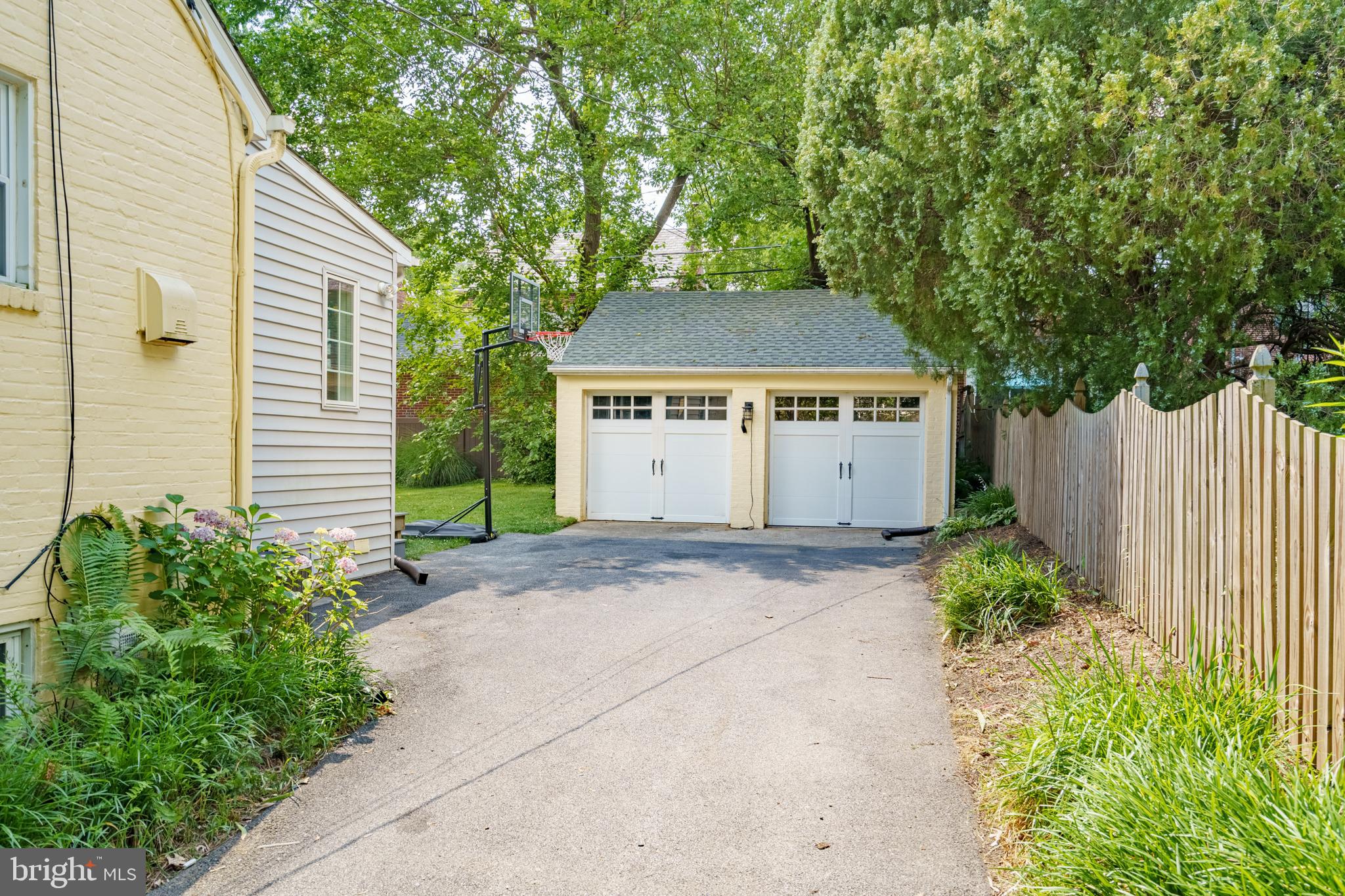7110 Bristol Road Baltimore, MD 21212 - Photo 53 of 58 Large driveway with 2-car garage.