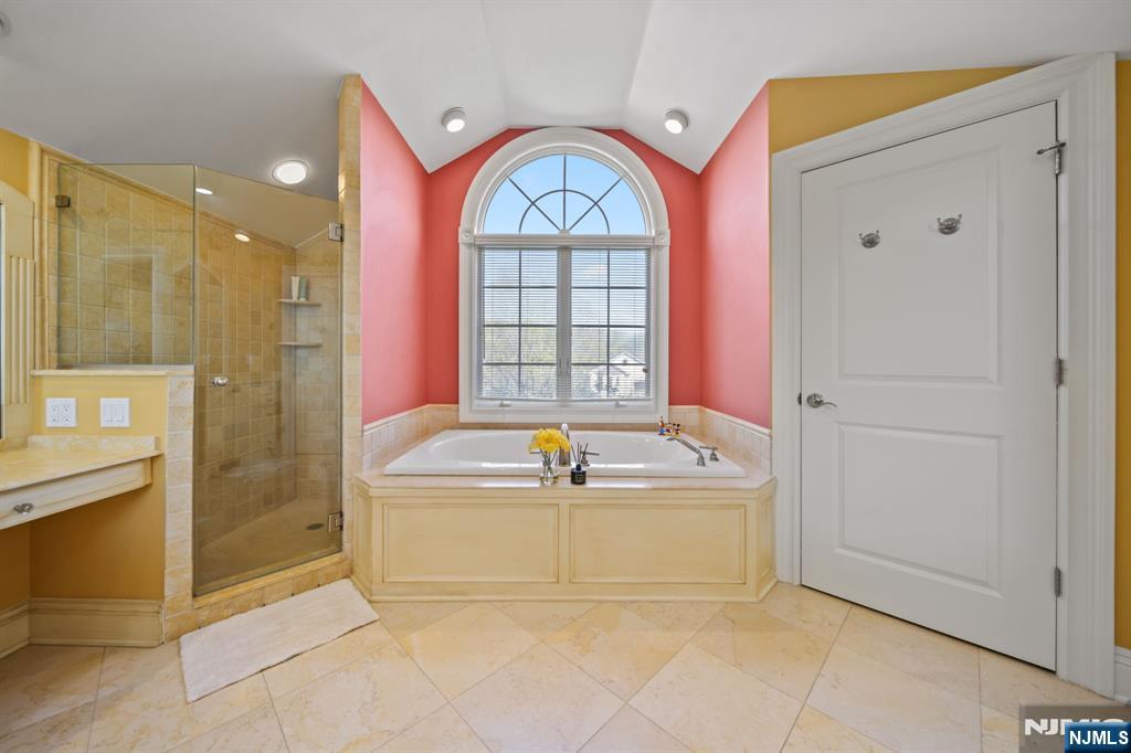 43 Beverly Road Hillsdale, NJ 07642 - Photo 29 of 48