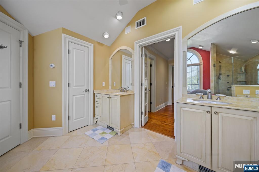 43 Beverly Road Hillsdale, NJ 07642 - Photo 31 of 48