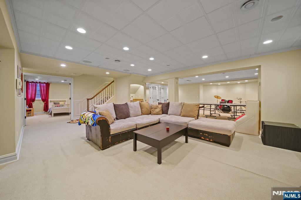 43 Beverly Road Hillsdale, NJ 07642 - Photo 32 of 48