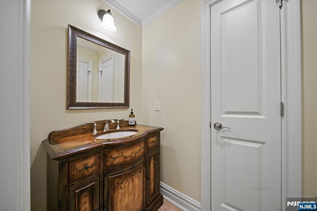 43 Beverly Road Hillsdale, NJ 07642 - Photo 34 of 48
