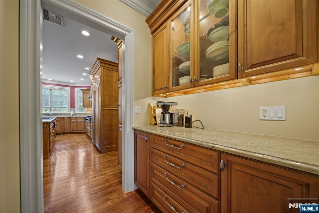 43 Beverly Road Hillsdale, NJ 07642 - Photo 8 of 48
